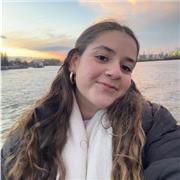 Profesora de inglés apta para dar clases a alumnos de todas las edades.